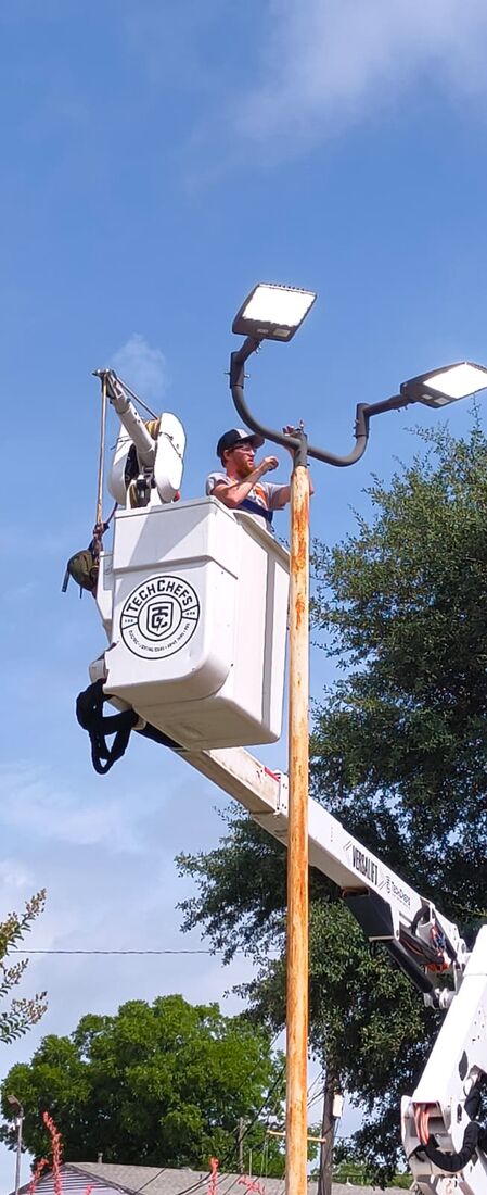 Twin-head LED fixture install at the pole