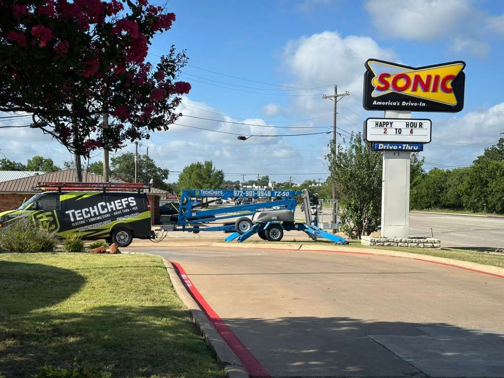 Pylon sign service — Sonic